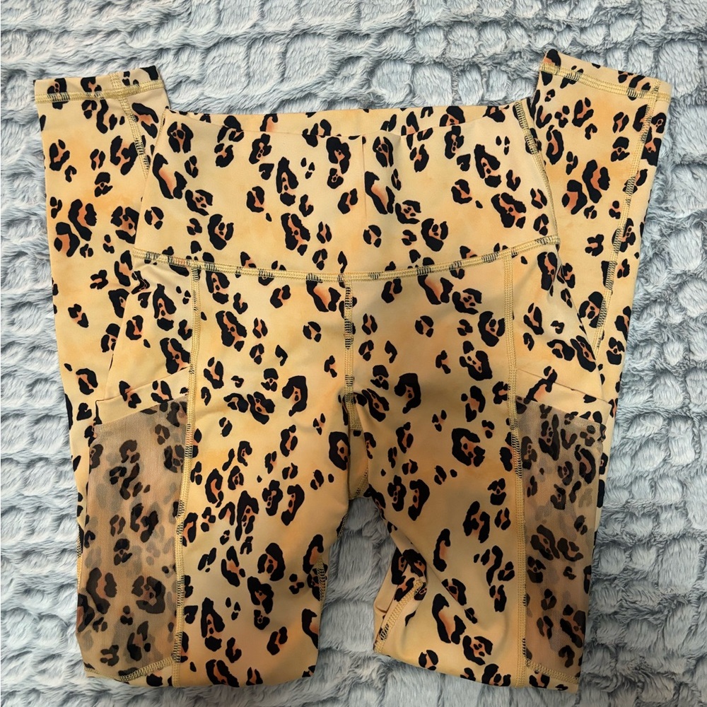 Fabletics XS Cheetah Print 7/8 Powerhold Leggings